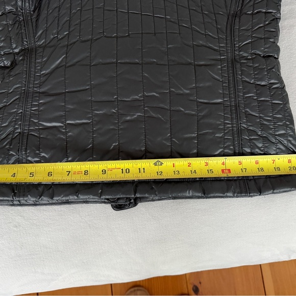 The North Face Women's Black Puffer Jacket - Picture 5 of 5